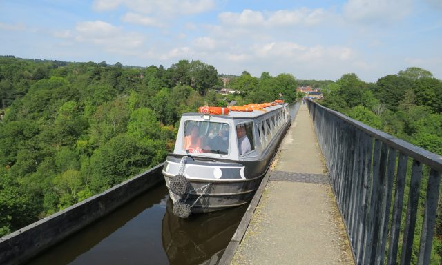 Little Star Pontcysyllte Aqueduct Trip Boat